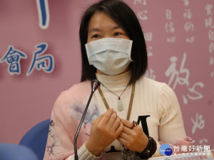 林彩娟在臨別感言中感謝長官的栽培  將帶著8年所學老人福利友善政策返鄉繼續服務