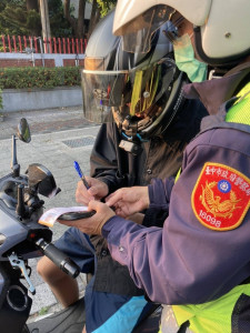 中市警局推交通違規電子舉發單