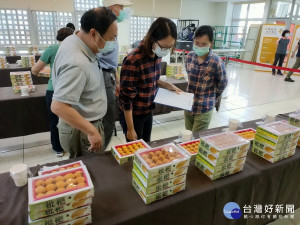 評審就外觀等加以評鑑。