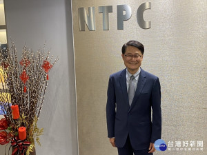新北住都中心董事長陳純敬17日強調，住都中心是半官方機構，與民間業者不同，更不會與民眾爭利 （記者黃村杉攝）