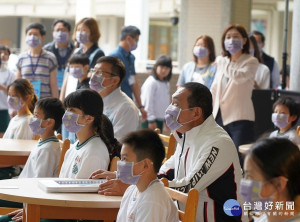 侯友宜18日到永和區頂溪國小啟用「上課yo!」新北校園通APP