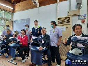 新北市視障按摩師獲主辦單位新北市議會邀請，到場為來自全國議會的選手代表們在賽間空檔舒緩筋骨
