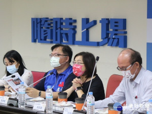 立委林奕華、李德維、洪孟楷、王婉諭等委員由教育部常務次長林騰蛟與體育署副署長洪志昌等人陪同考察