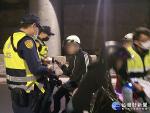 海山警分局在連續假期前一天即開始落實交通稽查取締工作，期從交通執法手段，遏止僥倖違規心態的發生，使能有效降低交通事故發生