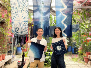 「藝染走讀」民眾動手做出古早藍染千變萬化的圖案