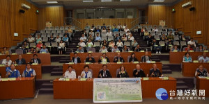 南投縣府邀產官學共討論觀光首都政策。（縣府提供）