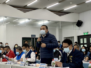 侯友宜9日下午由民政局長柯慶忠陪同分別出席行動治理座談