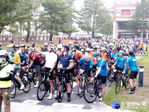 2021永不放棄－探索新中橫自行車活動在國立水里商工集結鳴笛出發。