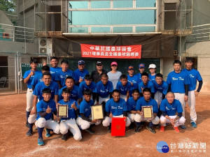南投縣男壘代表隊於高雄戰出理事長盃全國賽冠軍。（縣體育會提供）