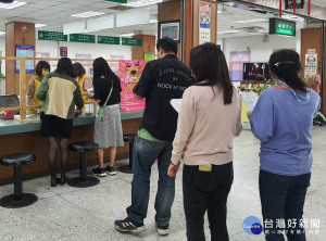 蘆洲監理站主動出擊，16日上午10時至12時於蘆洲區公所辦理汽燃費宣導活動