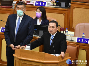 侯友宜16日於新北市議會進行施政報告，宣示明年將成立青年局