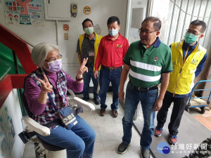 新店區碧潭市民活動中心設置樓梯升降椅 