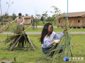 新北考古生活節提供迷你版住屋讓民眾體驗