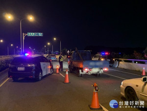雲嘉警方在縣市交界路段以優勢警力執行區域聯防封鎖式路檢，加強執法強度及密度，有效嚇阻酒駕案件發生。
