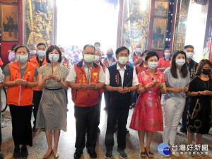 南投縣長林明溱與地方各界祈祝趙天君聖誕也祈求早降甘霖。（縣府提供）
