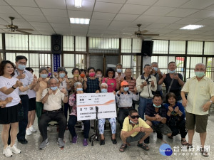 高鐵嘉義站協助「嘉義縣聽語多重障礙福利協進會」獨居老人與身障者圓夢，搭高鐵台北一日遊／陳致愷翻攝