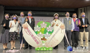 鶯歌區公所舉行桐花祭系列宣傳活動，邀遊客一同來鶯歌享受桐花浪漫飛舞之美（記者黃村杉攝）