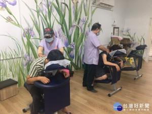 4月29日至5月2日只要到勞工局所輔導的7家視障按摩院及18家按摩小棧消費，就可免費加按10分鐘