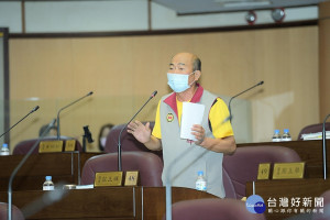 ▲鐵路地下化平鎮站遲未動工，莊玉輝議員：應儘速完成區段徵收發展地方。（圖／市議會提供）