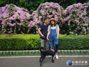 為鼓勵民眾認養毛寶貝，希望每隻毛寶貝都有屬於自己的幸褔。特別在毛寶貝生命教育園區展出「因為有你我很幸福」認養後幸福攝影展