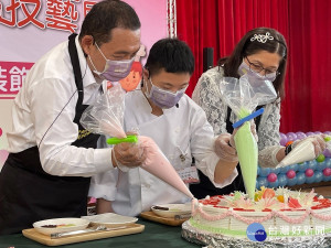 新北市3日於新北特殊教育學校辦理「特教傳愛 技藝展能！母親節蛋糕裝飾大賽」活動