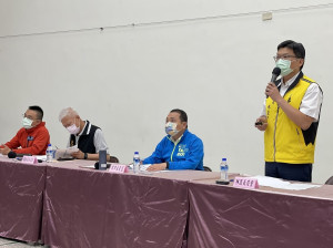 市長侯友宜於土城行動治理結束後，接續前往泰山與里長進行座談