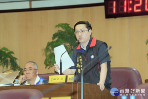 ▲中壢區危老建築成都市之癌，梁為超議員：影響市容觀瞻應推動老屋改建。(圖/市議會提供)

