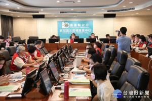 嘉義縣長翁章梁今天下午緊急召開跨局處防疫會議／陳致愷翻攝