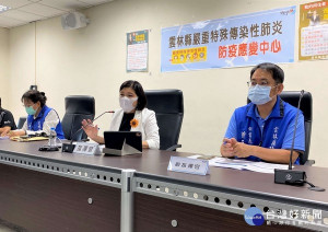 國內疫情蔓延，警戒提升至第二級，為防止持續擴大，雲林縣府加強公共環境消毒作業。