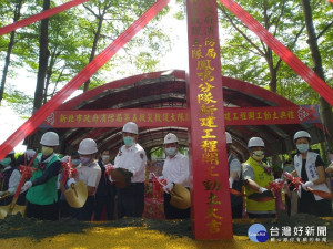 消防局增設鳳鳴消防分隊，13日上午9時於鶯歌區鳳鳴路上鳳鳴公園舉行新廳舍開工動土典禮，市長侯友宜親自出席主持