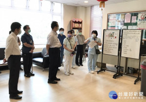 台北榮總桃園分院感染科劉震龍主任今(13)日特別親赴板橋榮家指導「疑似個案防疫演練」，提供防疫的正確觀念與務實作法