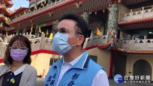 防疫不能有破口，彰化縣加強消毒對抗疫情，並宣布以防疫優先，停辦2021國際龍舟錦標賽活動，未來將縣府資源集中防疫，與民眾一起對抗疫情。圖／彰化縣政府提供