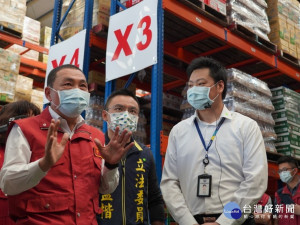 侯友宜15日上午9時30分專程前往林口視察全家便利商店物流