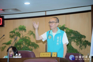 ▲欣榮焚化爐有若馬關條約，桃議員黃景熙：應重新議約每噸至少降價800元。(圖/市議會提供)