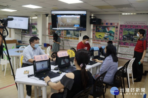 南投縣教育處責由9所中心學校教學聯播。（記者扶小萍攝）