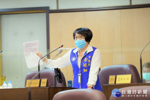 ▲不要讓移居桃園住戶失望，市議員黃婉如：中平交流道應儘快規劃。(圖/市議會提供)