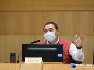 侯友宜宣布市府將專案補助因照護COVID-19確診個案而染疫醫護人員補助10萬元