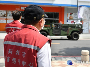 新北市24日再增三重及新莊熱區防疫中心，市長侯友宜今早除視察2熱區防疫中心作業情形