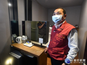 侯友宜展現挺醫護到底的決心，宣布將由市府提供補助，讓新北市醫護人員免費入住