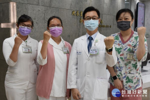 彰基醫護呼籲民眾能夠踴躍捐血，同島一命、捐血救人。（左起：彰基護理部護理長張瑋庭、彰基護理部主任張淑真、彰基醫療長劉森永、彰基護理部護理長孫曉芬）圖/彰基醫院提供