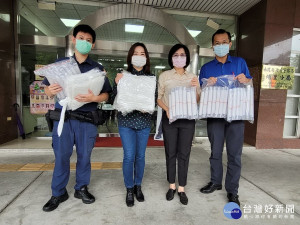 馬立委贈埔里分局防護面罩等。（埔里分局提供）