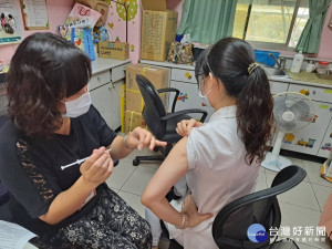 嘉市再獲4,900劑疫苗，其中4100劑由醫護先行施打／陳致愷翻攝