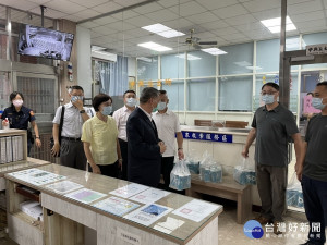 南投縣警局展開異地辦公局長親往慰勉。（中興分局提供）
