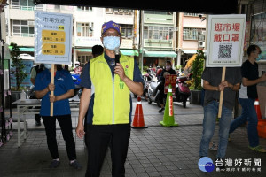 林世賢市長進入市場進行宣導。圖／彰化市公所提供