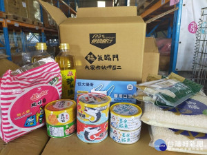 新北市與1919食物銀行合作，用郵寄包裹的方式直接將食物箱寄送至家裡
