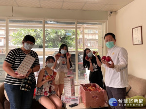 疫情嚴峻為確保境內各階段別學子健康，教育局率先訂定「新北市高級中等以下學校與轄內大專校院宿舍防疫參考指引」