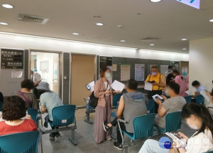 針對疫苗分配與施打引發許多爭議，雲縣府特說明釐清乃依據衛福部規劃排序，以及中央流行疫情指揮中心公文指示辦理，盼解除社會疑慮。