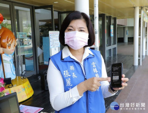 雲林縣政府超前佈署全國首創雲林D+安心血氧量測手錶，提供居家隔離者配戴，避免因快樂缺氧錯失黃金救援時間，守護鄉親健康與安全。