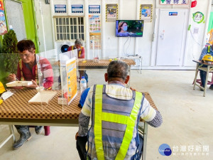 挺做工的人　中市建設局公共工程設勞工用餐休息區