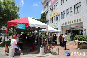 嘉義縣1至5類人員今天提前開打AZ疫苗／陳致愷翻攝